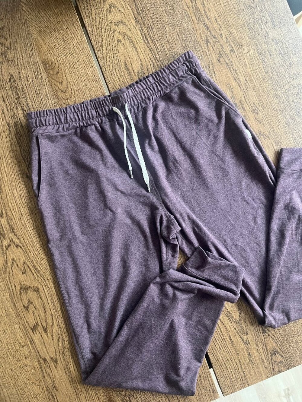 LIKE NEW Vuori Performance Jogger Pants Women's in Purple (Small)